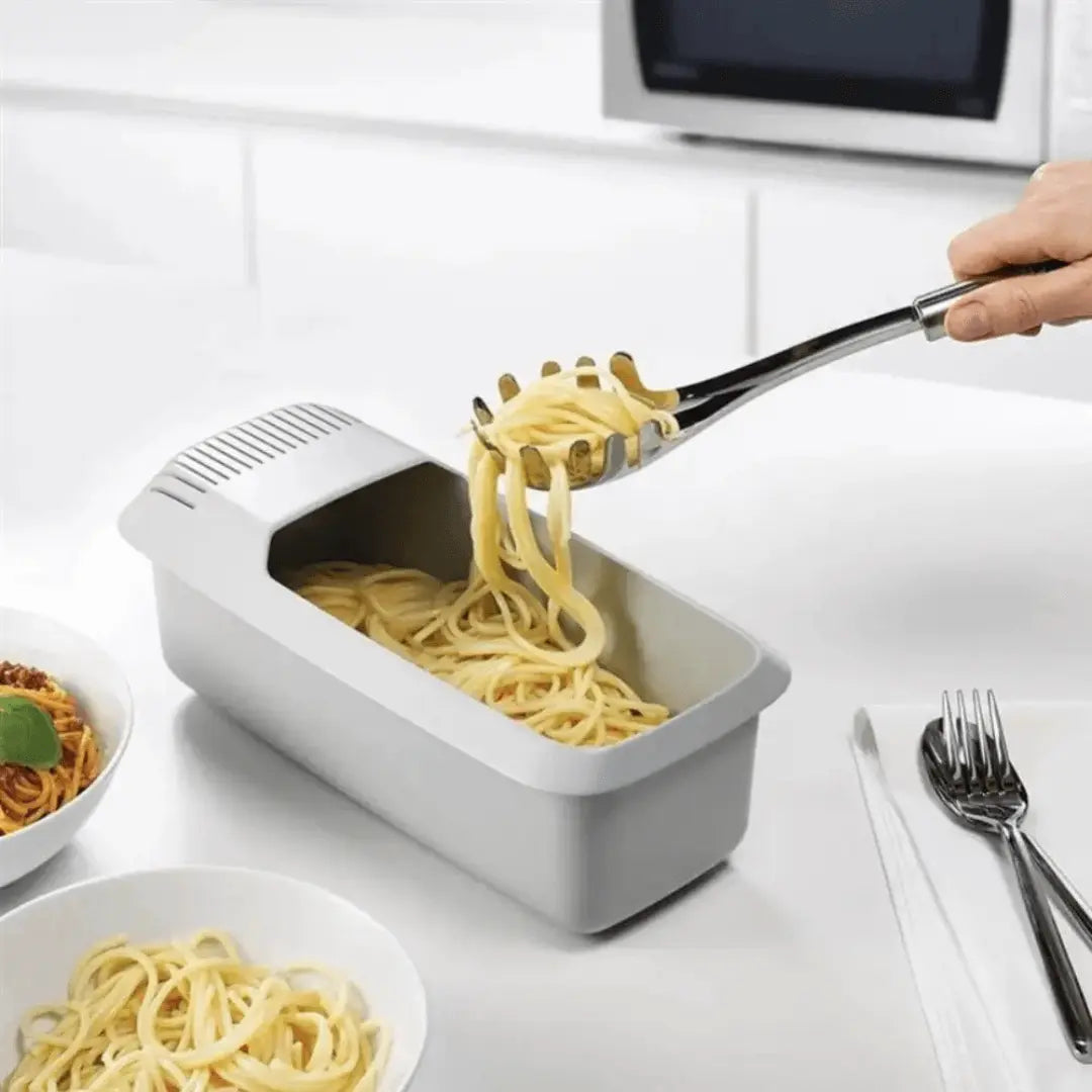 Microwave pasta heater used a plate