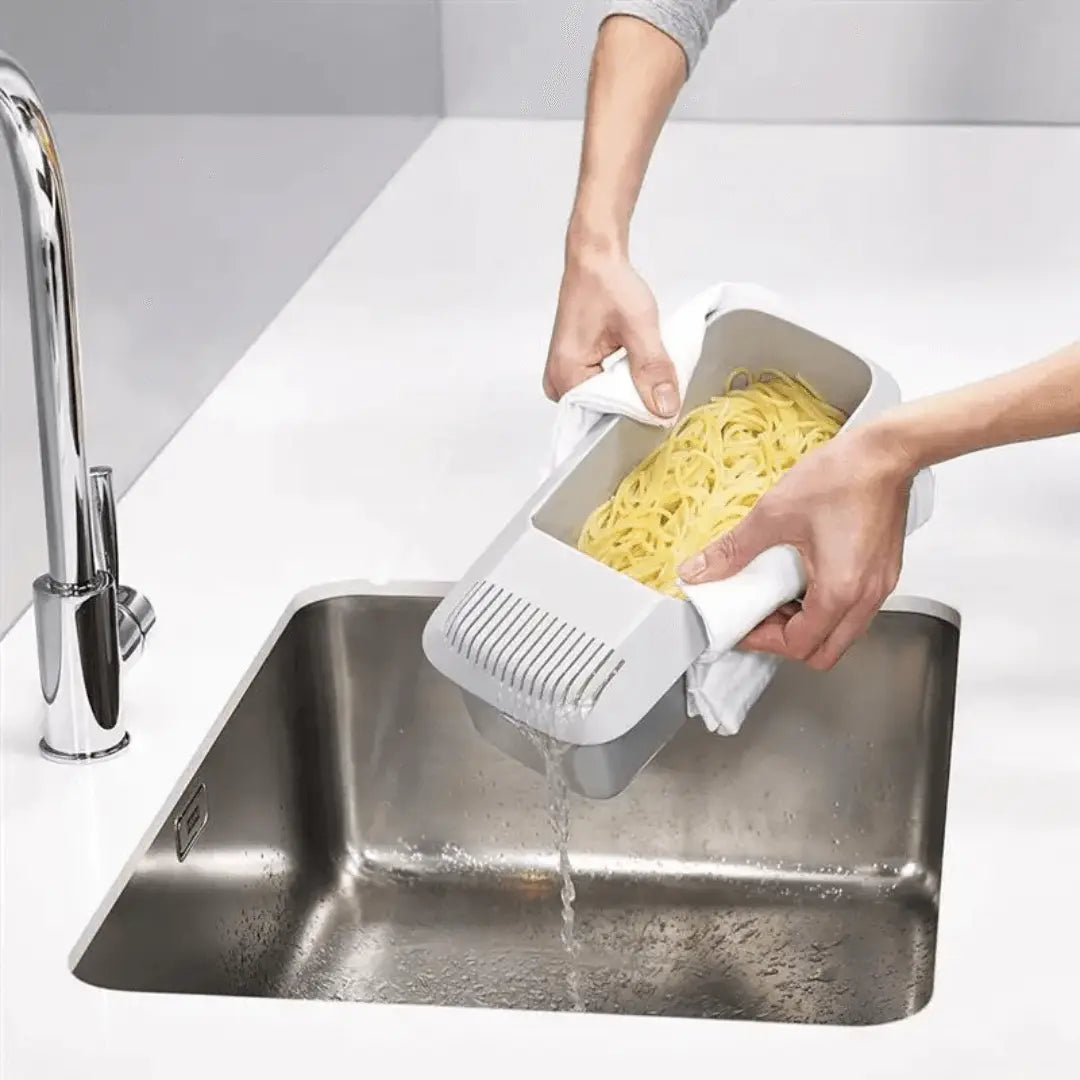 Microwave pasta heater filtering water out