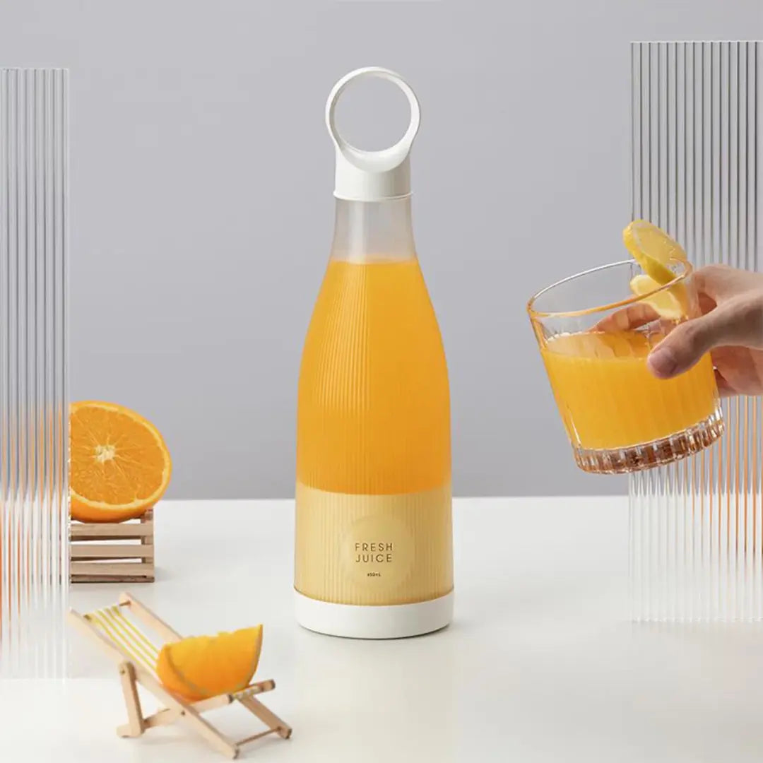 Orange juice with fresh juice portable blender